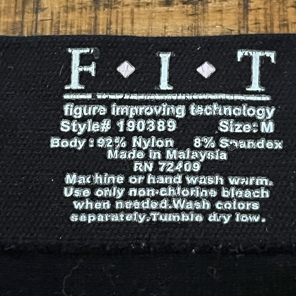 Woman’s medium size shape wear by F.I.T